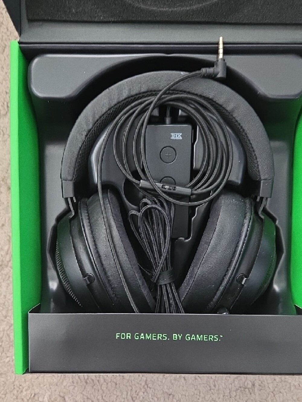 Razer Kraken Tournament Edition Headset — Black with Green Accents - Picture 4 of 5